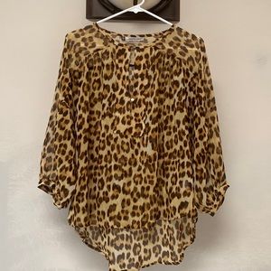 Jennifer Lopez, large blouse. Leopard print